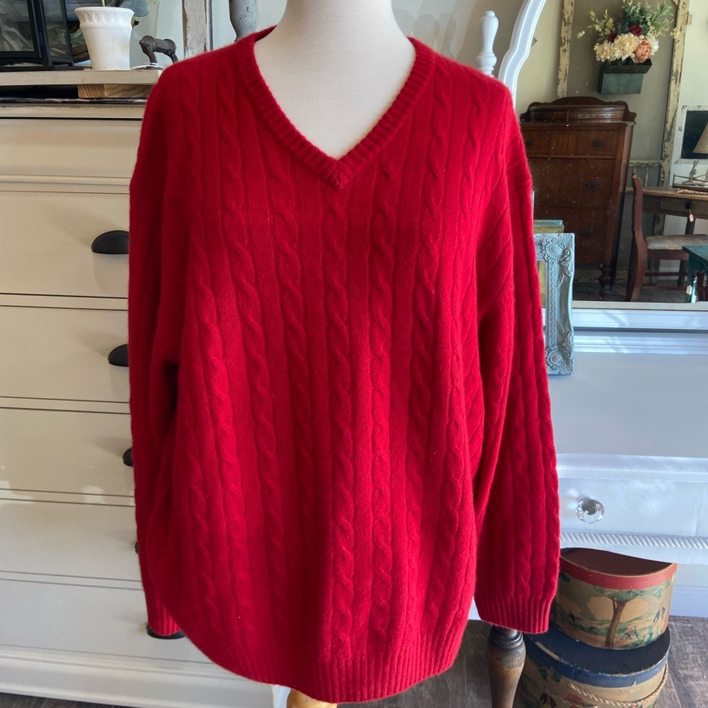 T Harris London Men’s red Cashmere cable knit sweater size Large